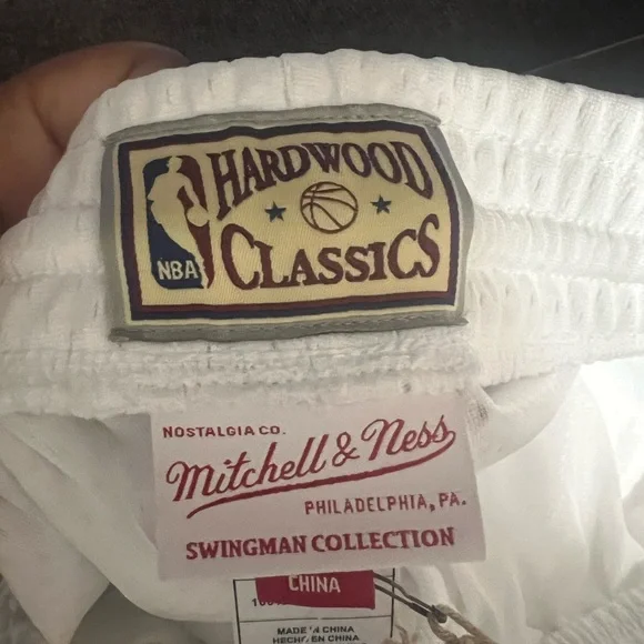 Philadelphia 76ers Mitchell & Ness Shorts - Picture 5 of 12